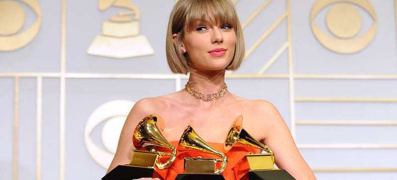 Taylor Swift with three Grammy's